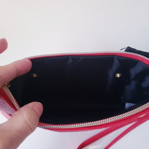 Liz Claiborne Red Phone Charging Wallet - Picture 9 of 12